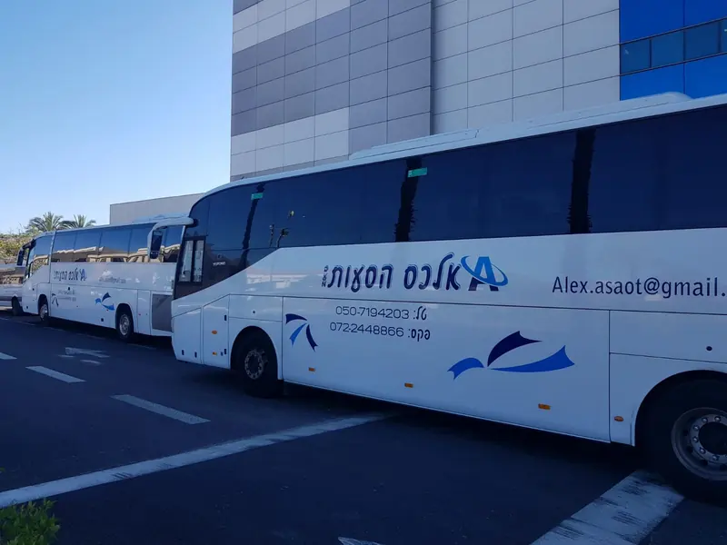 רכב הסעות של אלכס הסעות