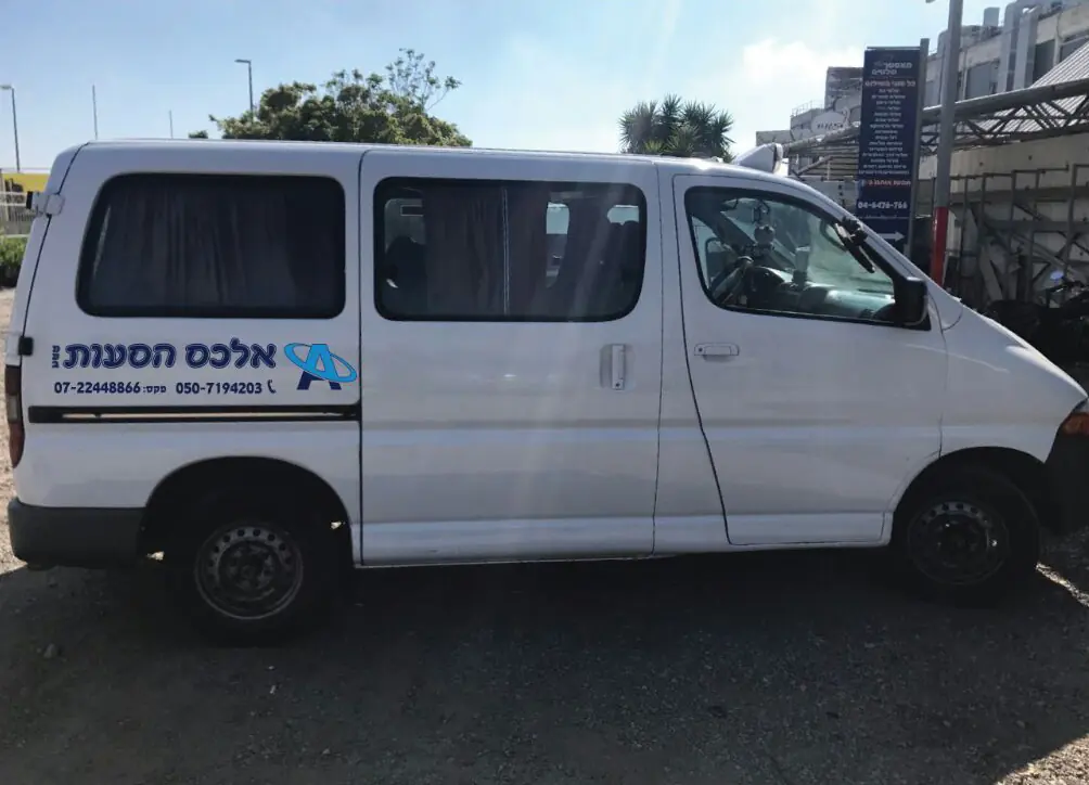 מגוון רכבי ההסעות של אלכס